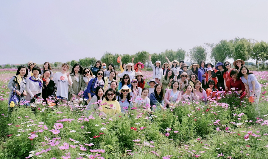 花海合影.jpg
