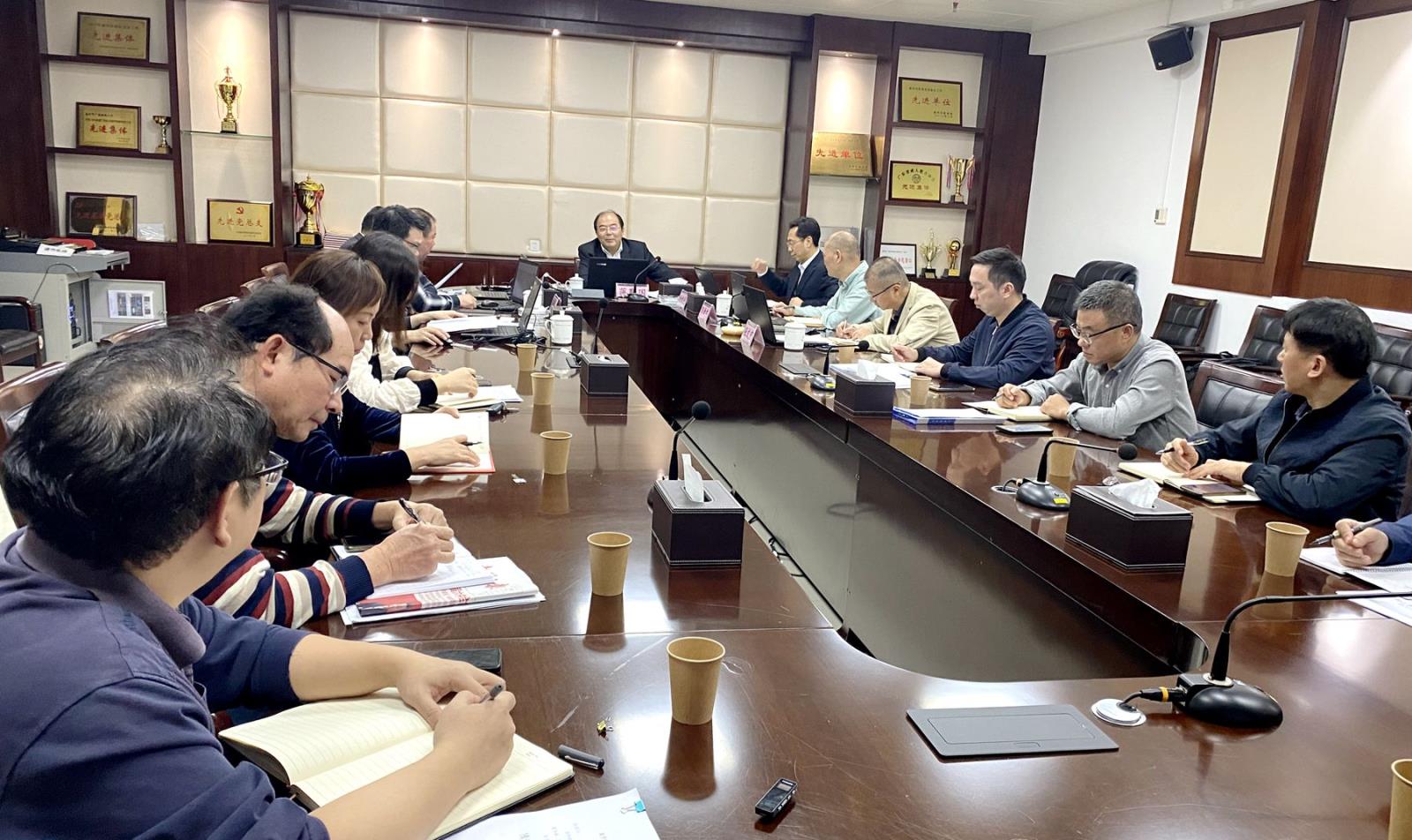 集中学习全会精神.jpg 集中学习全会精神.jpg